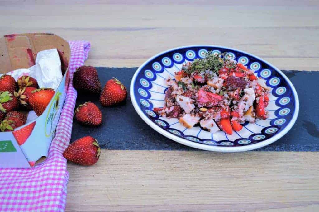 Geflügelsalat mit Erdbeeren und Quinoa