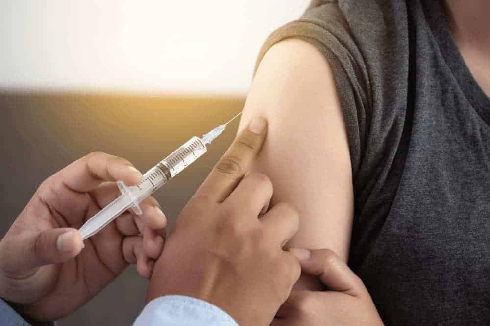 Impfprotokoll - Mensch wird geimpft
