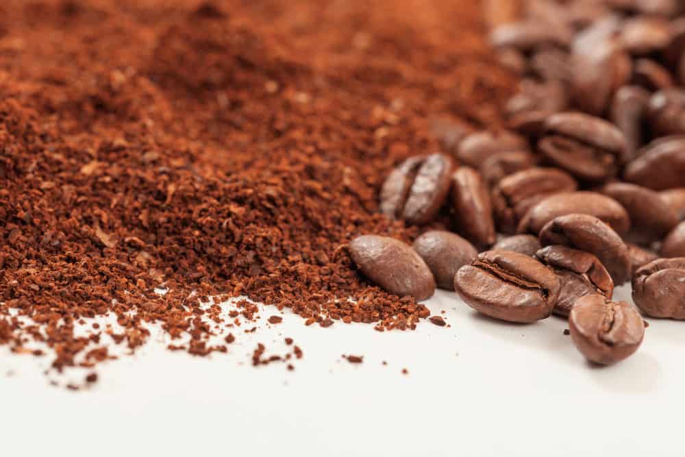 Kaffee-Detox Kaffee Bohnen und Pulver