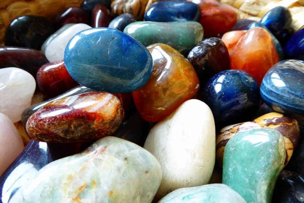 Verschiedenfarbige Steine