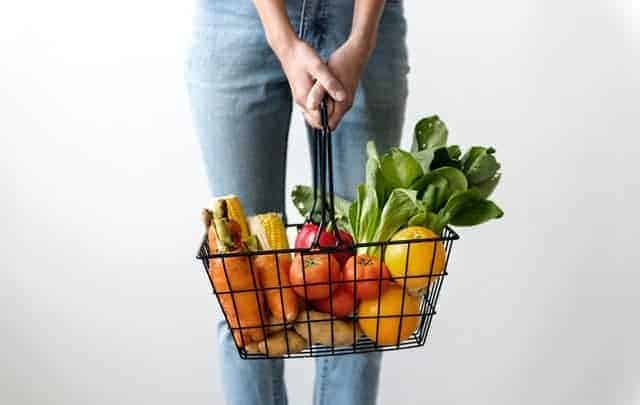 Nährstoffe-für-Veganer-Gemüse-Obst im Korb